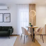 M2 Aura With Free Parking By Staynest *
