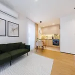 M2 Aura With Free Parking By Staynest Apartment