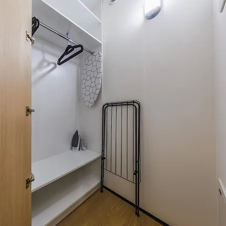 Apartment M2 Aura With Ac, Free Parking By Staynest *