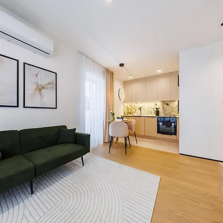 M2 Aura With Ac, Free Parking By Staynest Apartment