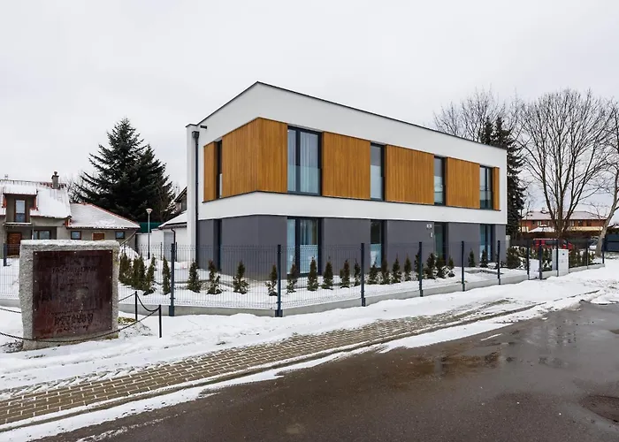 M2 Aura With Free Parking By Staynest *