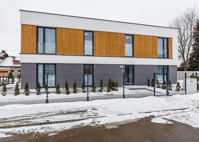 M2 Aura With Free Parking By Staynest